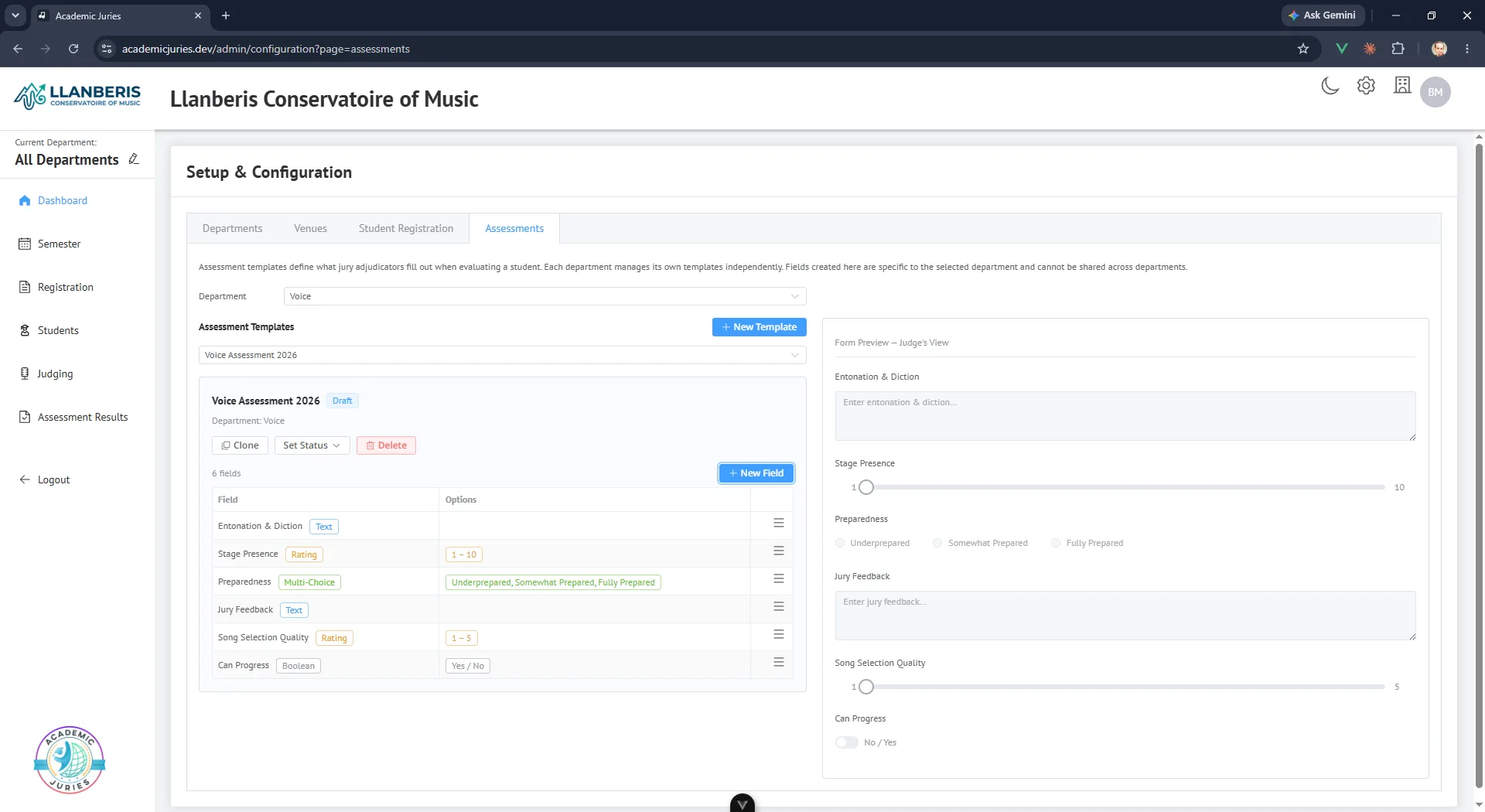 Assessment template builder for a voice jury, with rating, multiple-choice, text and yes/no fields beside a preview of the judge's form